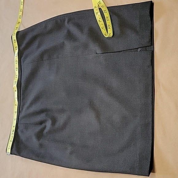 Michael Michael Kors Size 6 Gray Front Slit Mini Skirt, Gently Used Condition - Picture 4 of 12